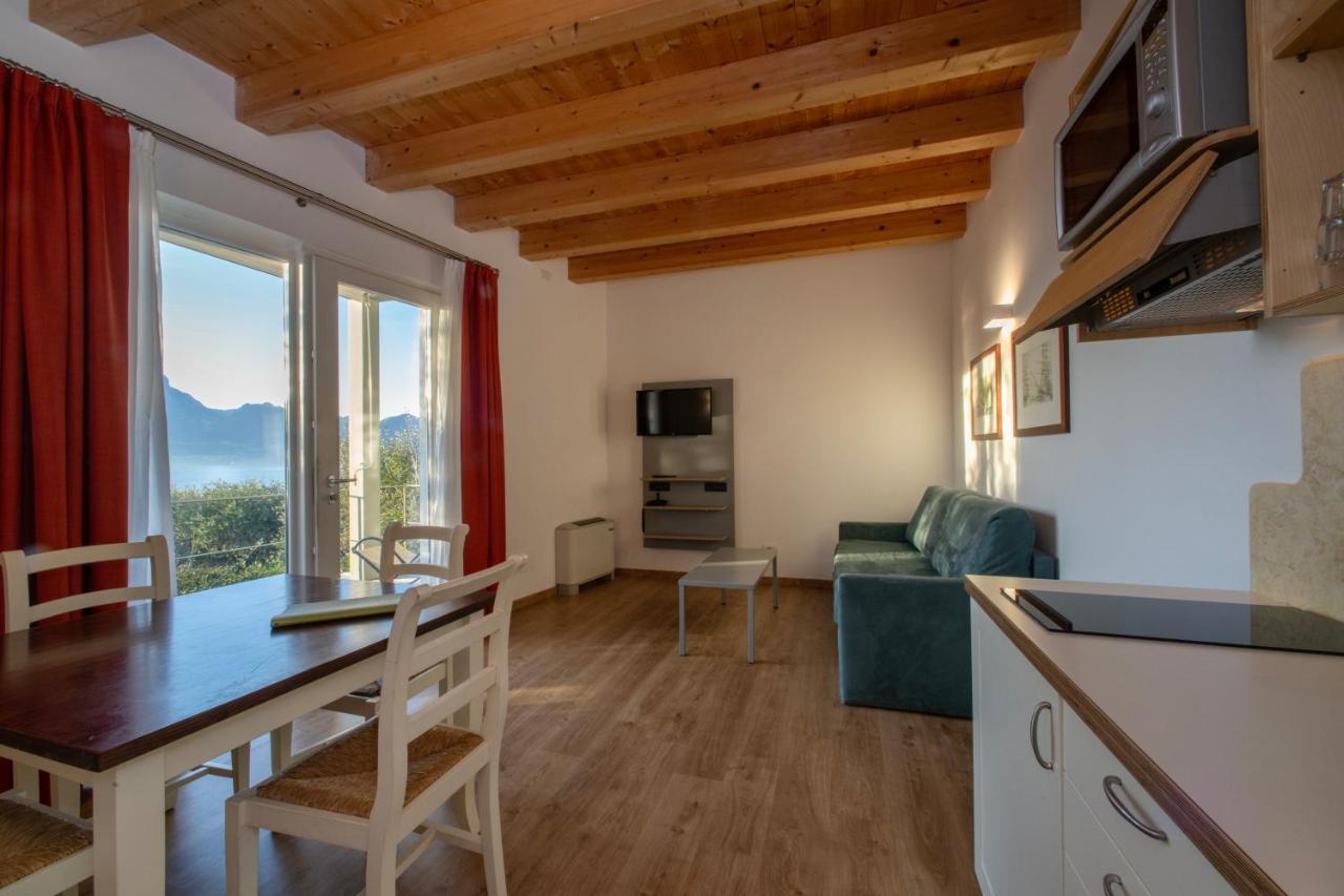 Residence Ca Del Lago Torri Del Benaco Buitenkant foto