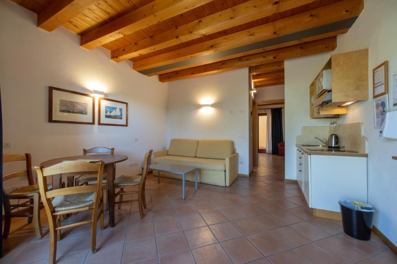 Residence Ca Del Lago Torri Del Benaco Buitenkant foto