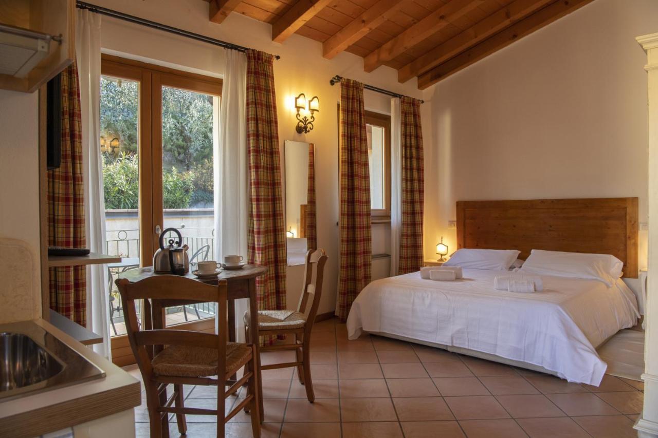 Residence Ca Del Lago Torri Del Benaco Buitenkant foto