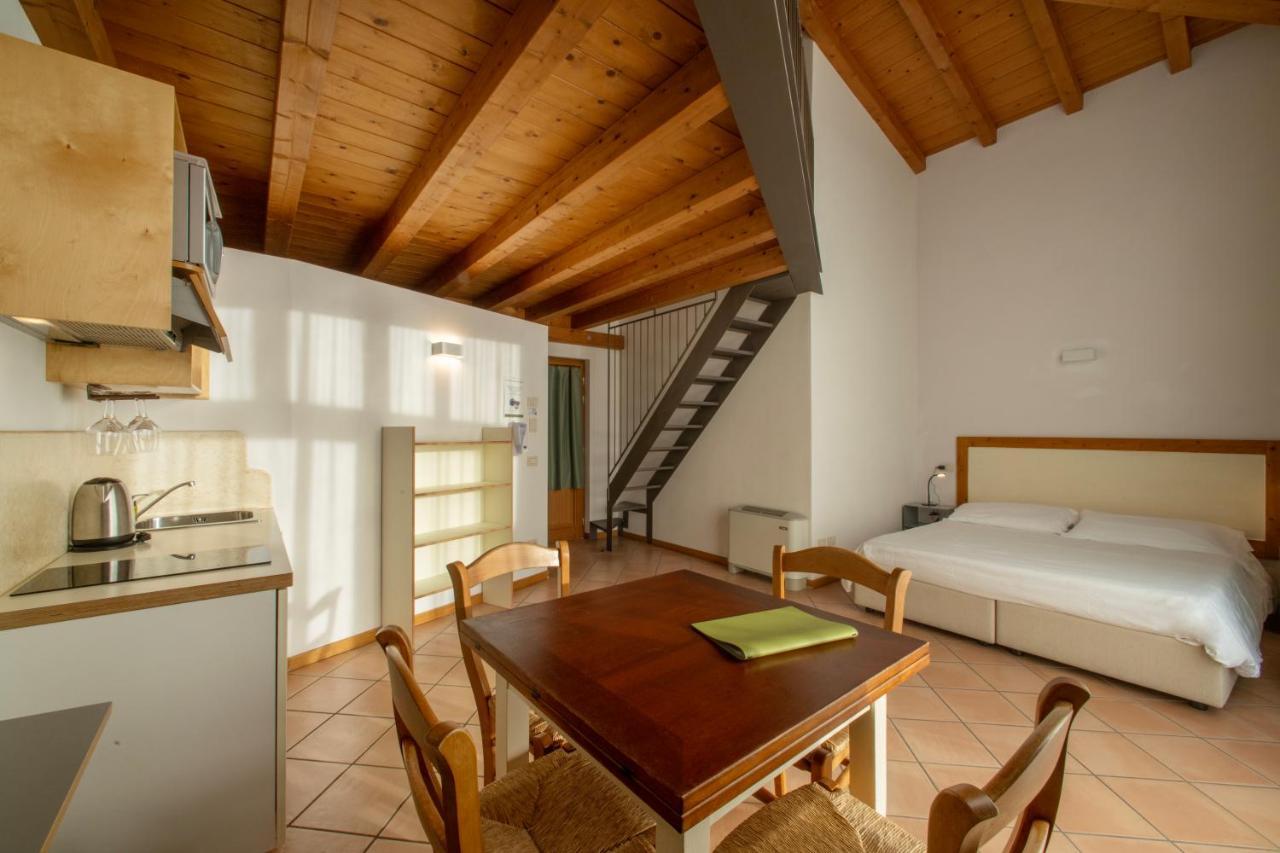 Residence Ca Del Lago Torri Del Benaco Buitenkant foto