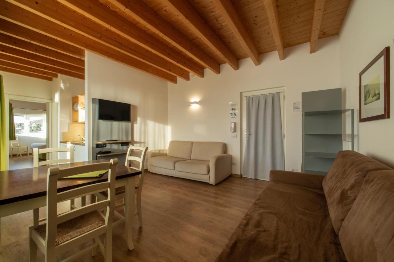 Residence Ca Del Lago Torri Del Benaco Buitenkant foto