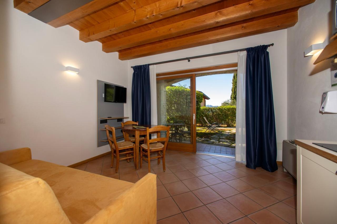 Residence Ca Del Lago Torri Del Benaco Buitenkant foto