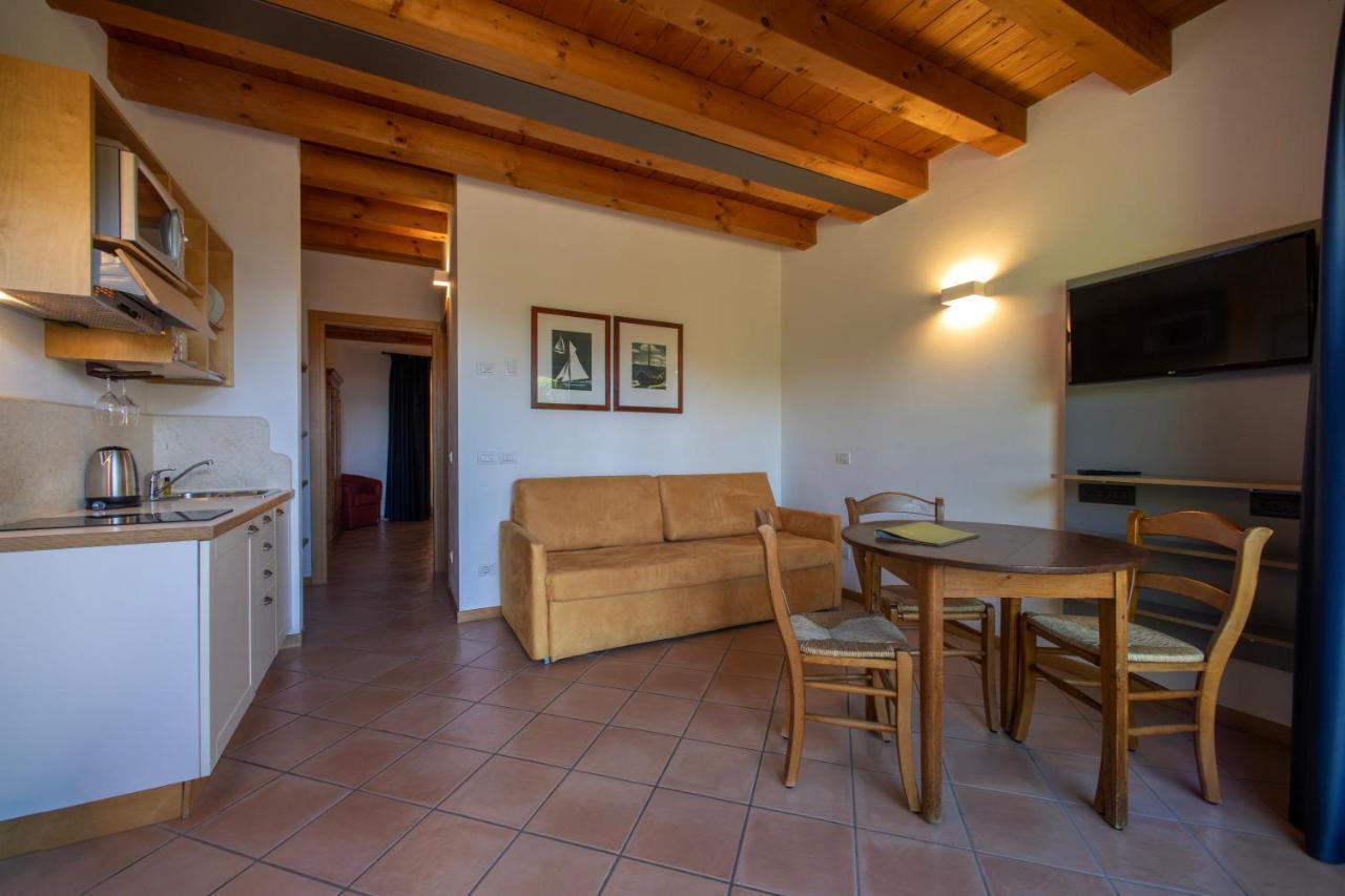 Residence Ca Del Lago Torri Del Benaco Buitenkant foto