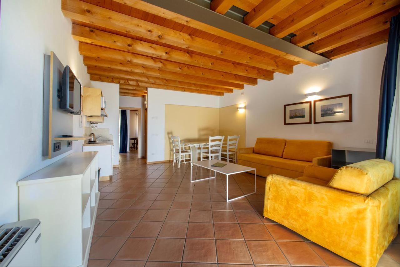 Residence Ca Del Lago Torri Del Benaco Buitenkant foto