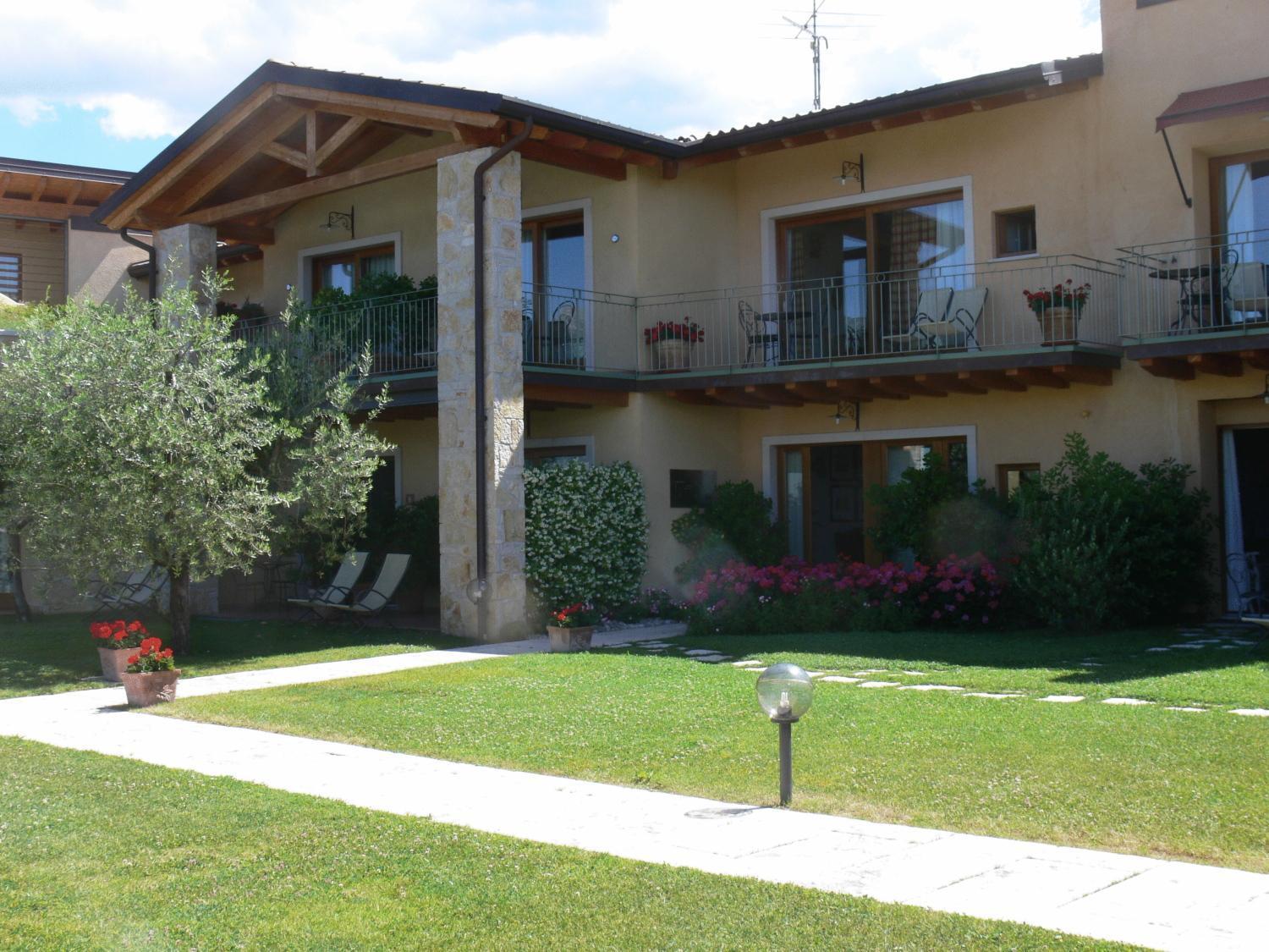Residence Ca Del Lago Torri Del Benaco Buitenkant foto